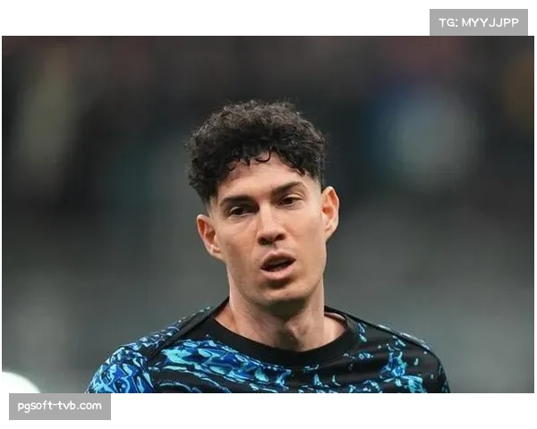 伤情更新：国米后卫巴斯托尼因拦截对方突破时拉伤大腿，被换下场